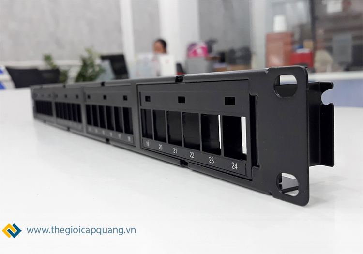Patch panel 24 cổng Cat6 Commscope