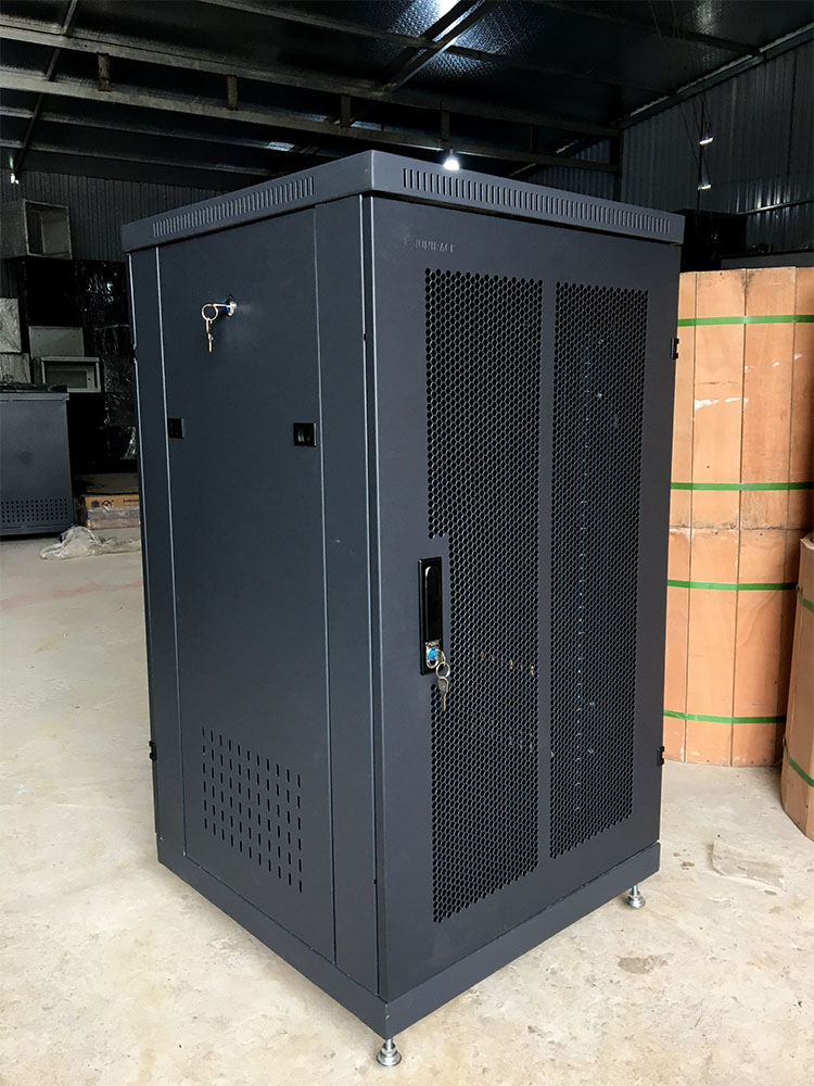 Thiết kế mới tủ rack 20U D600 màu đen cửa lưới
